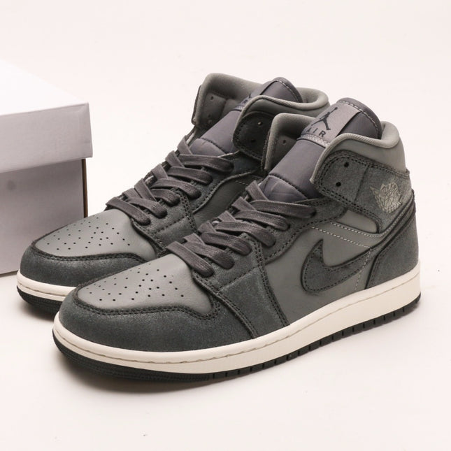 Air Jordan 1 Mid SE