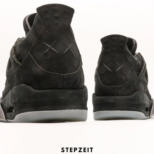 Air Jordan 4 X Kaws